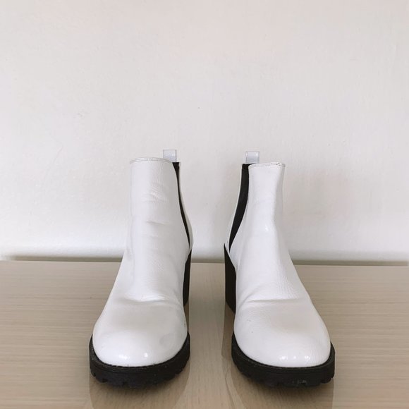 WHITE PATENT LEATHER ANKLE BOOTS - SIZE 9 - DIRTY LAUNDRY - Picture 8 of 10